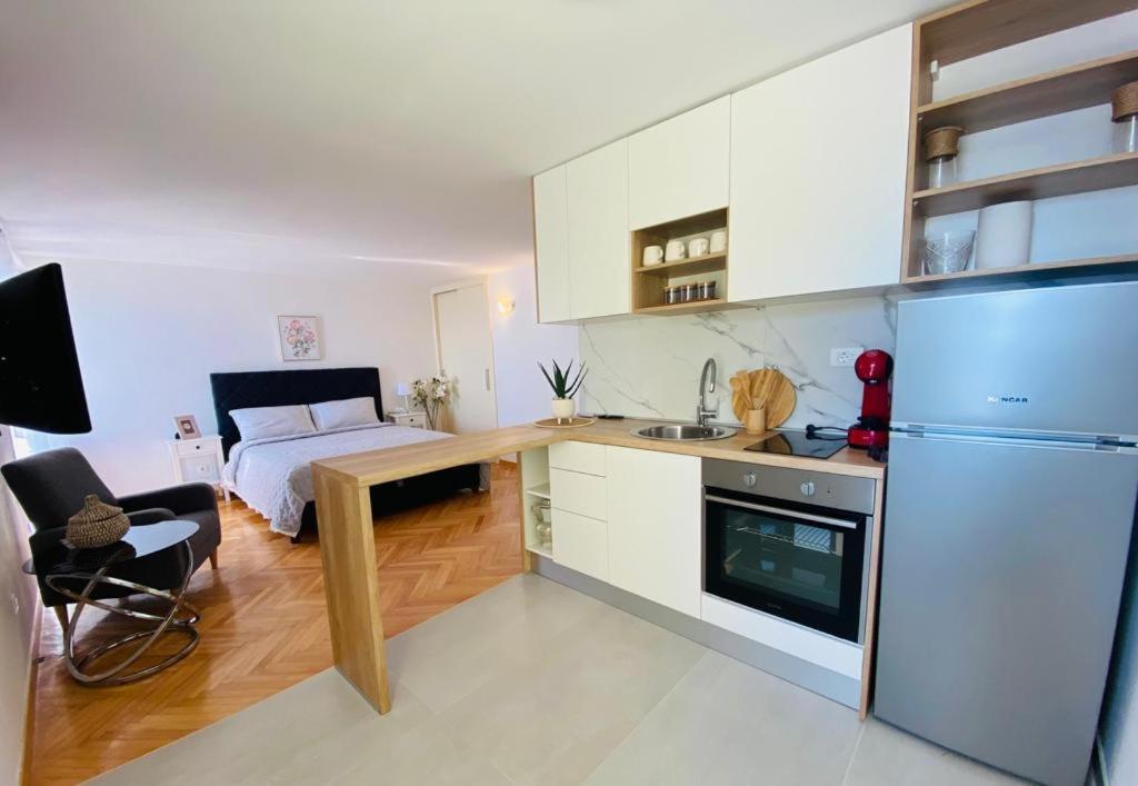 Apartmani Pami Podstrana Exteriör bild